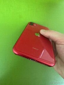 iPhone 11 64GB RED Product - 10