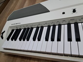 Predám Digitálne Stage Piáno- KURZWEIL KA 70 - 10