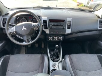 Mitsubishi Outlander  2.0 4x4 - 10