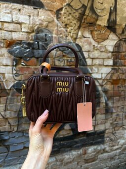 Kabelka Miu Miu Arcadie Matelassé Nappa Leather Bag Burgundy - 10