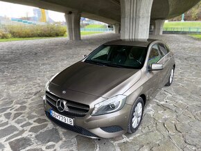 Mercedes A180 A/T - 10