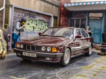 BMW E32 730i 1:18 Minichamps - 10