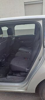 Peugeot 5008 1,6 HDI Automat - 10