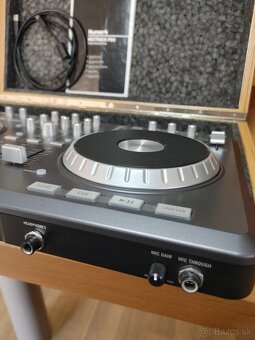 Numark MIXTRACK PRO - 10