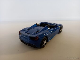 BBURAGO - FERRARI 488 SPIDER - 1:43 - POZRI DETAILNÉ FOTO - 10