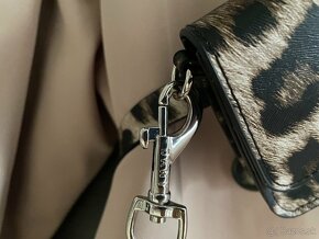 Taštička na mobil DKNY vzor LEOPARD - 10