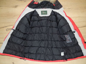 Moncler Duvet, Peak Performance a Tommy Hilfiger parka - 10