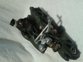 Starý model liatinovej motorky - 10