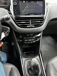 Peugeot 2008 1.6 HDi - 10