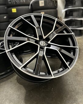 Nepoužité hliníkové disky Audisport 5x112 R22 Audi RSQ7 - 10