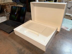 Apple MacBook Pro M2 16" - 10