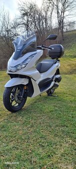 Predam skutrik Honda PCX 125  2024 - 10