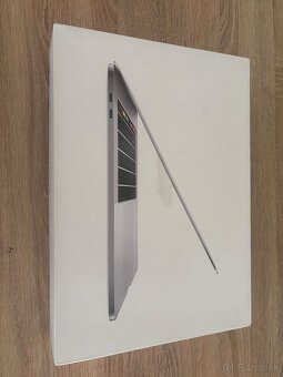 MacBook Pro 15,4" 2018 - 10