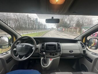 Renault Trafic Bus - 10