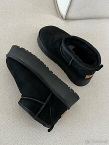 Ugg platform mini dámske čizmy čierné - 10