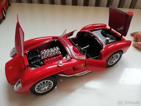 predam 1:18 FERRARI modely od Bburago - 10