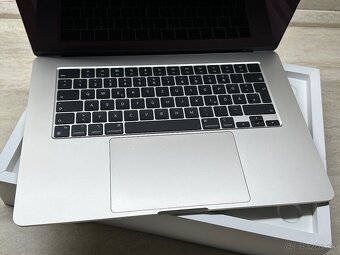 Apple MacBook Air 15 M3 / 24 GB / 512 GB - 10