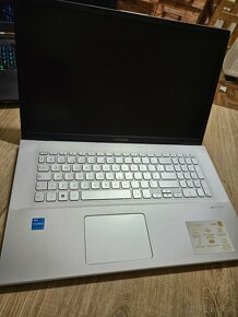 Obrovsky 17.3 palcovy asus X712E s 512gb ssd diskom 8gb ram - 10