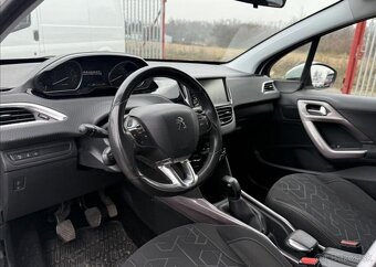 Peugeot 2008 1,2 1.MAJITEL ČR,NAVIGACE,DPH benzín manuál - 10