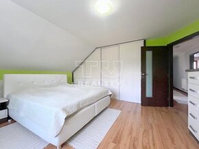 KRÁSNA RODINNÁ VILA S POZEMKOM 930m2 + 2 APARTMÁNY NA... - 10