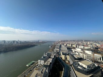 PRENÁJOM EUROVEA TOWER - Moderný 2i byt. - 10