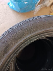 Predám zimné pneu 235/45 r17 - 10