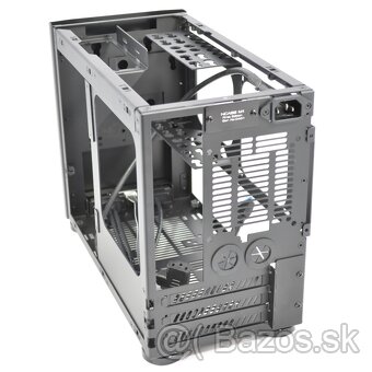 NCASE M1 Classic - 10