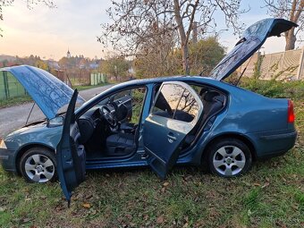 koda Octavia 1.9 tdi 77kw 105 ps sedan modrozelená METALIZA - 10