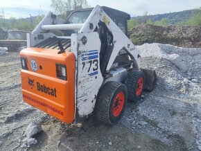 Bobcat 773 šmykovy nakladač - 10