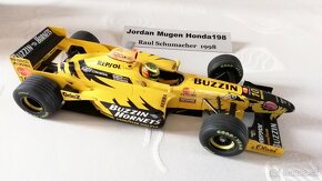 Modely F1 M1:18 - 10