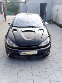 Predám Peugeot 206 cc Cabrio r.v.2002.2.liter benzín 100 kw - 10