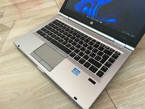 HP/Notebook/i7/8GB RAM/256GB SSD/AMD Radeon HD 2GB - 10