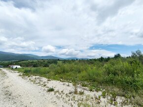 POZEMOK PRI JAZERE 2 MIN.OD LYŽ.VLEKU POLOMKA HOREHRONIE - 10