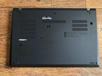 Lenovo ThinkPad T490 - 10