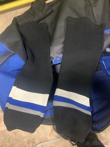 Hokejová výstroj L/XL (BAUER, CCM, SHERWOOD…) - 10