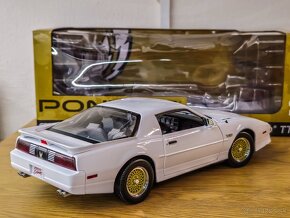 Pontiac Firebird 1989 TransAm 1:18 Greenlight - 10