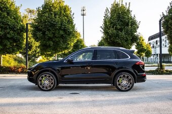 Porsche Cayenne e-hybrid 438 HP - 10