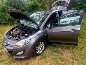 Hyundai i30 hatchback 1.4 diesel 66kw 2013 2014 šedá metalíz - 10