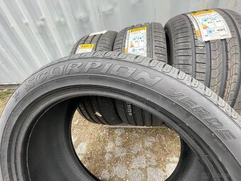 Pirelli 275/40R21 - Nove - 10