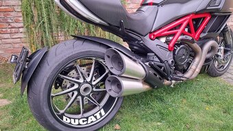 DUCATI DIAVEL 1200 CARBON - 10