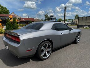 Dodge Challenger 6,4 SRT8 - 10