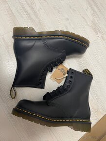 Dr. Martens NOVE - 10