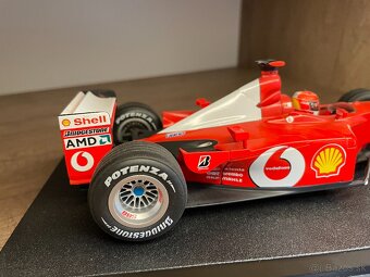 1:18 Ferrari F2002 Michael Schumacher (Hot Wheels) - 10