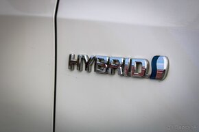 Toyota Auris Hybrid (elektro + benzín) - 10