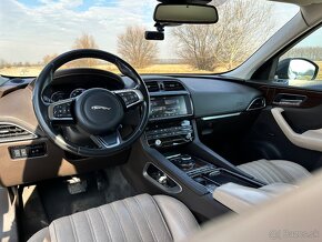 Jaguar F-Pace 2.0 I4 300k Portfolio AWD A/T - cena s DPH - 10