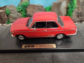 prodám model 1:18 BMW 2002 Tii - 10