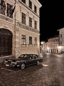 Lincoln Continental Towncar - 10