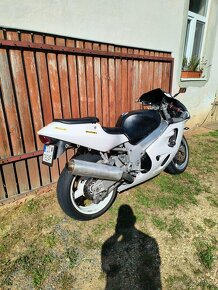 Suzuki GSXR 750 srad - 10