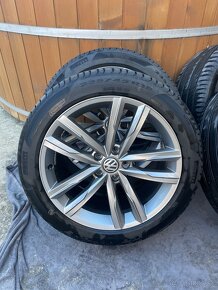 Predám letné pneu značky Pirelli  235/45 R18 + Alu disky WV - 10