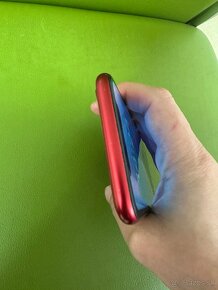 iPhone 11 64GB RED Product - 10